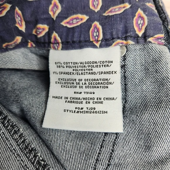 One 5 One Denim Woman's Shorts Size 4 Decorative Adorable Buttons - Picture 7 of 8